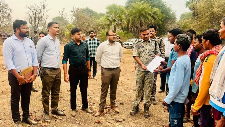 Sukma Collector Tadmetla Visit : इतिहास रचता सुकमा: आजादी के बाद पहली बार ताड़मेटला पहुंचे कलेक्टर; गोलियों की गूंज वाली धरती पर अब ‘विकास’ की दस्तक