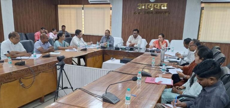 Bastar Commissioner Review Meeting : बस्तर कमिश्नर का सख्त निर्देश: गर्मी में न हो पानी की किल्लत, खराब हैंडपंपों को सुधारने के लिए चलाएं अभियान