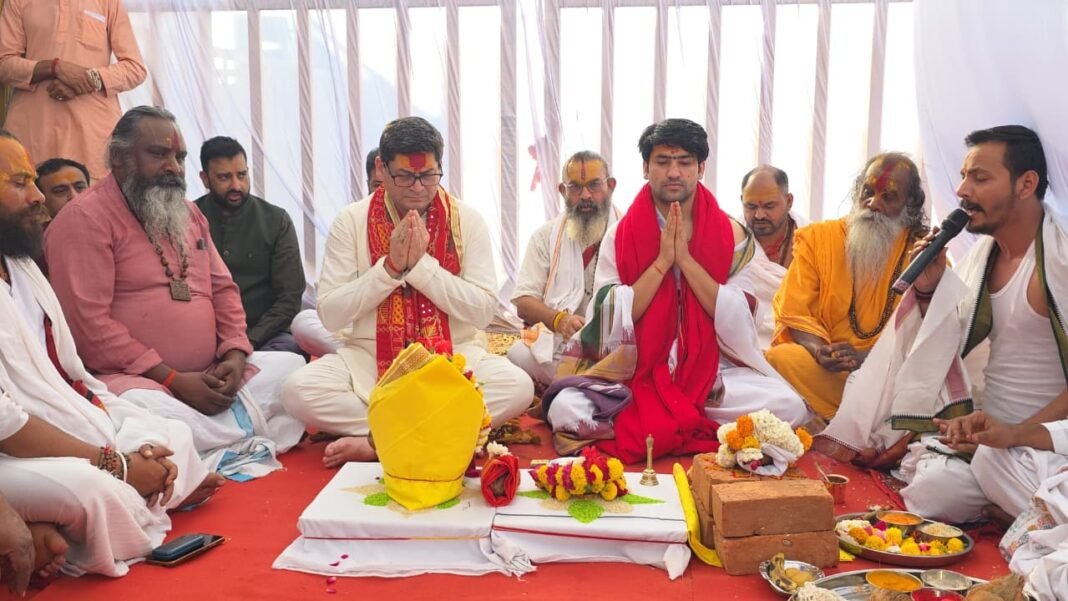 Bageshwar Dham Cancer Hospital : बागेश्वर धाम में ‘दवा और दुआ’ का महासंगम: एस्सार ग्रुप ने संभाली कैंसर अस्पताल निर्माण की कमान, 18 माह में होगा तैयार