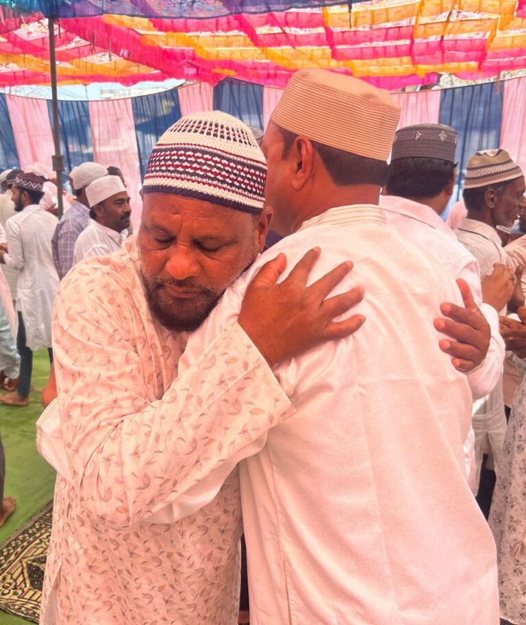 Raigarh District Festival : घरघोड़ा में ईद की रौनक: 3000 से अधिक अकीदतमंदों ने ईदगाह में पढ़ी नमाज, मुल्क में अमन-चैन के लिए उठे हजारों हाथ