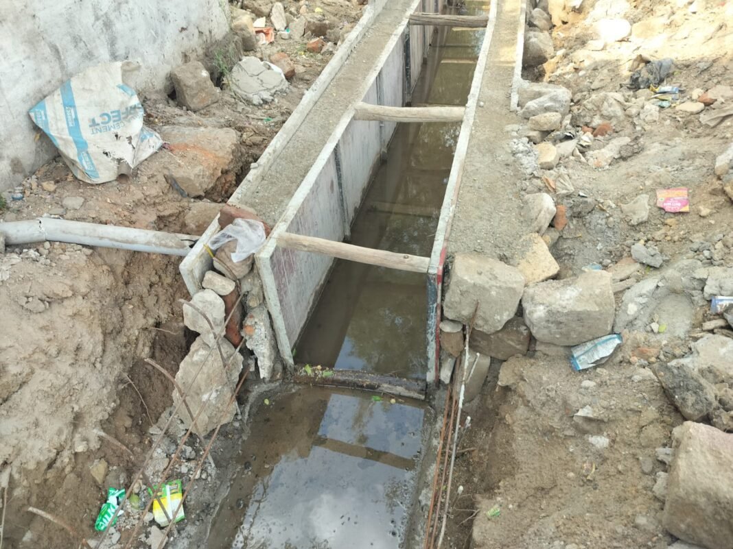 Municipal Corporation Singrauli : सिंगरौली: वार्ड 42 में नाली निर्माण में भारी भ्रष्टाचार का आरोप, 55 लाख के प्रोजेक्ट पर मचा घमासान