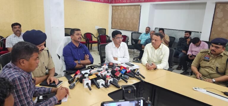 Raipur Cyber Crime Raid 2026 : रायपुर बना साइबर ठगों का गढ़: अंतर्राष्ट्रीय कॉल सेंटर गिरोह का पर्दाफाश; 42 गिरफ्तार, अमेरिका के नागरिक थे निशाने पर