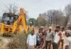 Singrauli News Borewell Rescue : सिंगरौली में ‘ऑपरेशन जज्बा’: 30 फीट गहरे बोरवेल में गिरी 12 हजारी बकरी, ग्रामीणों ने 5 घंटे की मशक्कत के बाद सुरक्षित निकाला