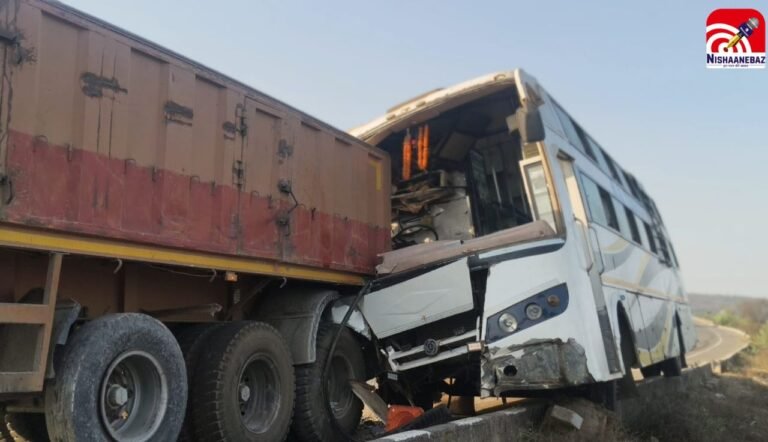 M.P News : रीवा के सोहागी में भीषण सड़क हादसा, खड़े ट्रेलर से टकराई बस, कई यात्री घायल