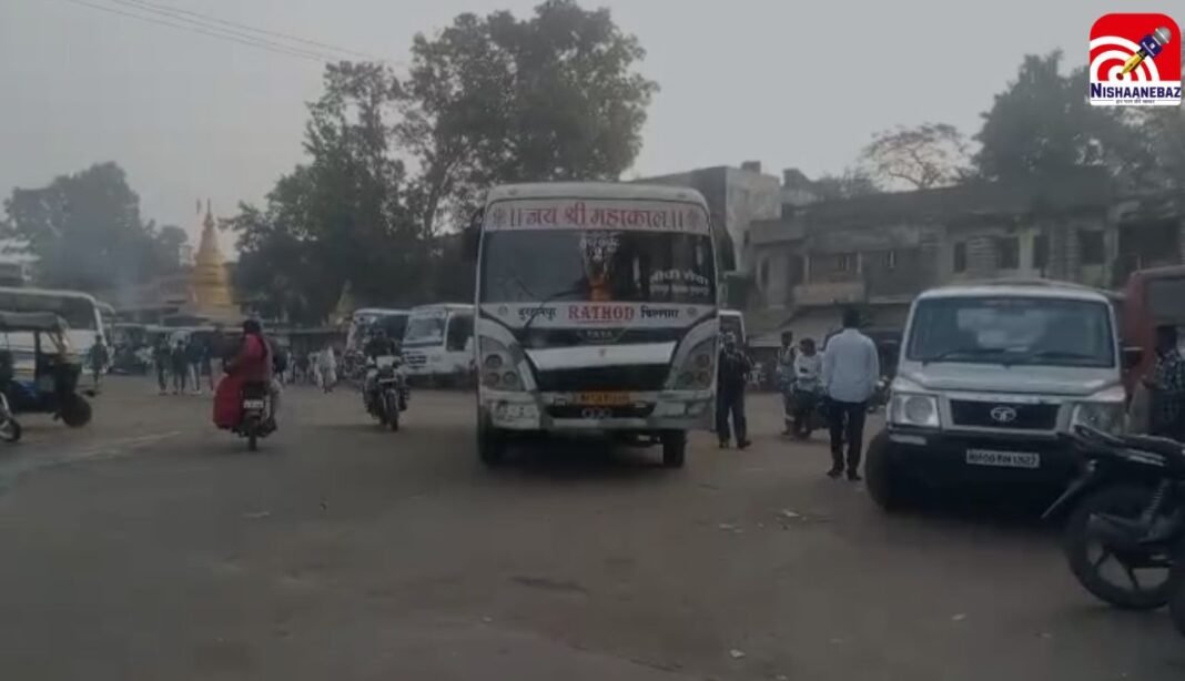 M.P News : बुरहानपुर में अनफिट और बिना परमिट बसें सड़कों पर, यात्रियों की जान जोखिम में