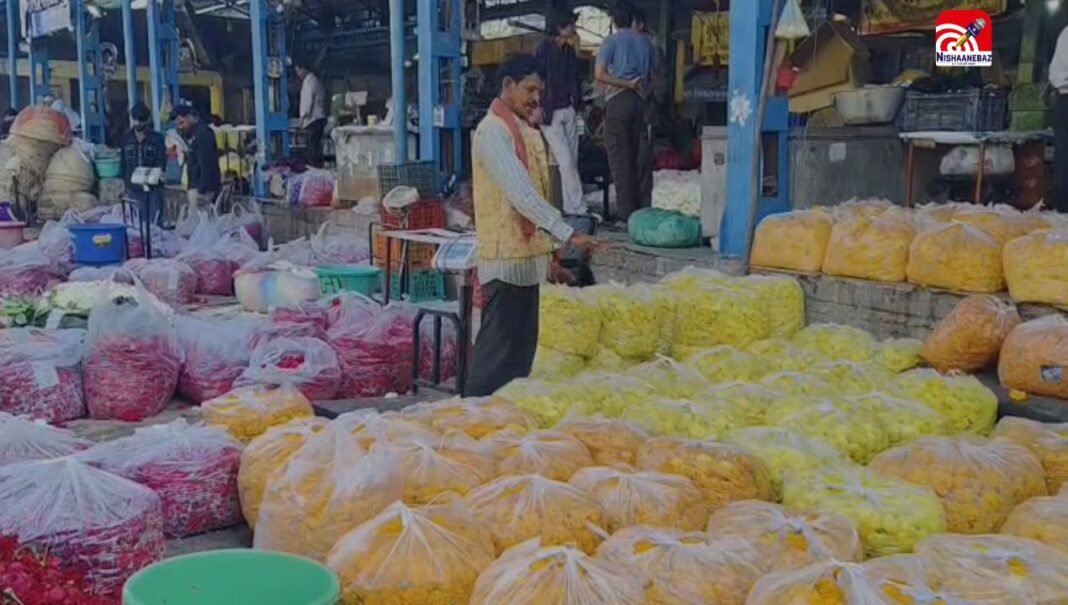 M.P News : इंदौर में चंद्र ग्रहण और होली का असर, प्रसिद्ध फूल मंडी में गिरावट, दाम आधे से भी कम