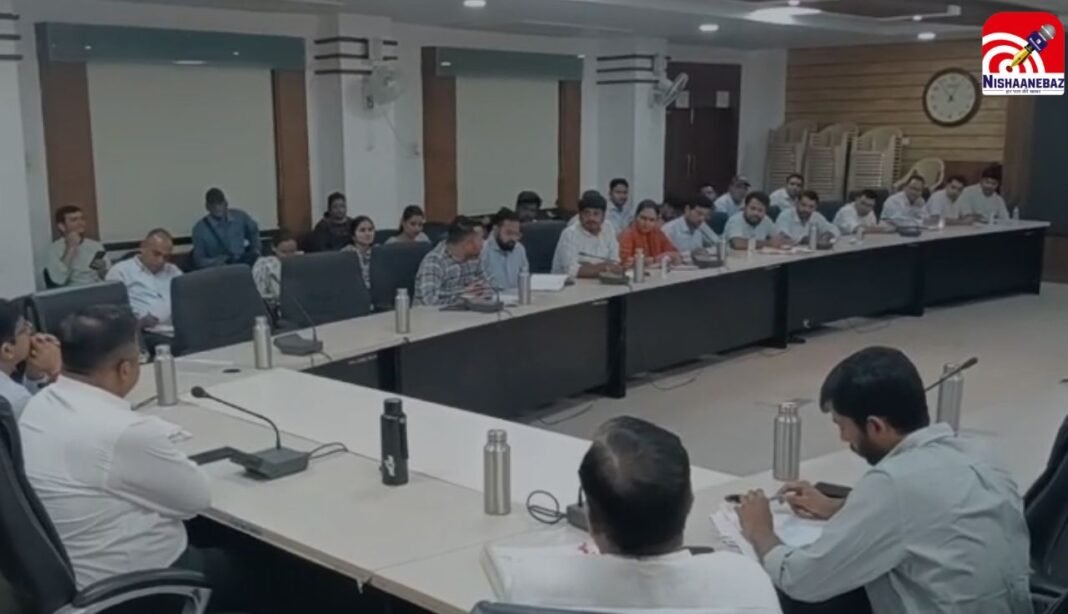 M.P News : इंदौर में आग की घटनाओं के बाद प्रशासन अलर्ट,कलेक्टर ने बुलाई आपात बैठक