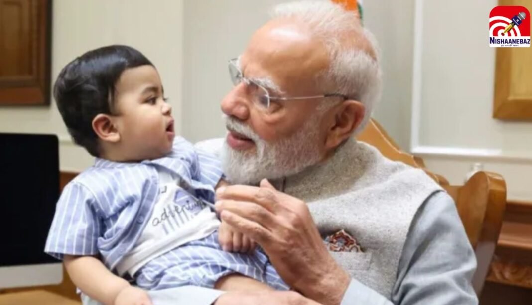 जानें कौन है PM मोदी की गोद में दिख रहा मासूम बच्चा, जिसे उन्होंने बताया अपना नन्हा दोस्त? फोटो शेयर कर खुद दी जानकारी