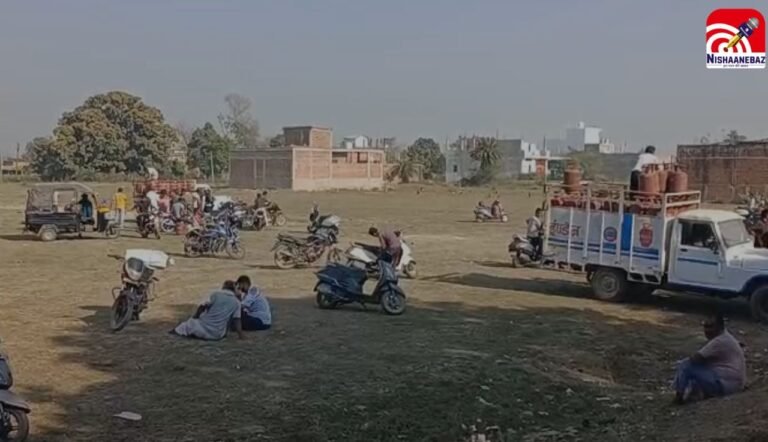 M.P News : रीवा में घरेलू गैस सिलेंडर की किल्लत! एजेंसी पर लंबी कतारें, 700 की जगह पहुंच रहे सिर्फ 300 सिलेंडर