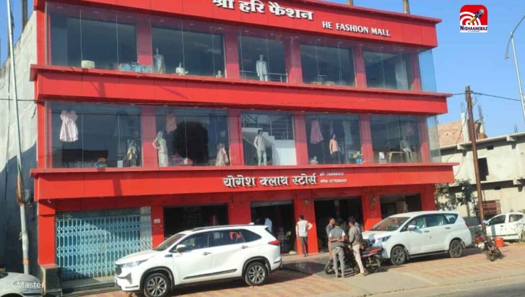 सरगुजा: भाजपा नेता के बेटे की फर्म सहित 2 दुकानों में चोरी, 1 लाख नगदी और नए कपड़े ले उड़ा चोर