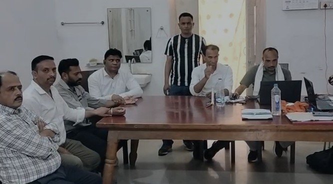 MP NEWS: बड़वानी लोकायुक्त का बड़ा एक्शन राजपुर BEO ऑफिस में बाबू ट्रैप, अब अन्य शामिल लोगों की तलाश