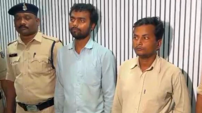 CG News: raipur: OLX पर कैमरा खरीदने के नाम पर 2 लाख की ठगी, रायपुर पुलिस ने बिहार से दो आरोपी दबोचे