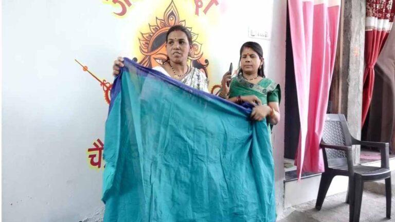 CG News: महिला एवं बाल विकास विभाग की साड़ी योजना विवादों में: माप से कम और घटिया गुणवत्ता की साड़ियां बांटने पर जांच शुरू