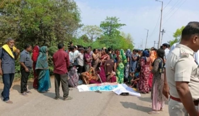 Korba News : कोरबा में हाइवा का कहर: बाइक सवार रमेश्वर सिंह कंवर की मौके पर मौत, मुआवजे को लेकर चक्काजाम