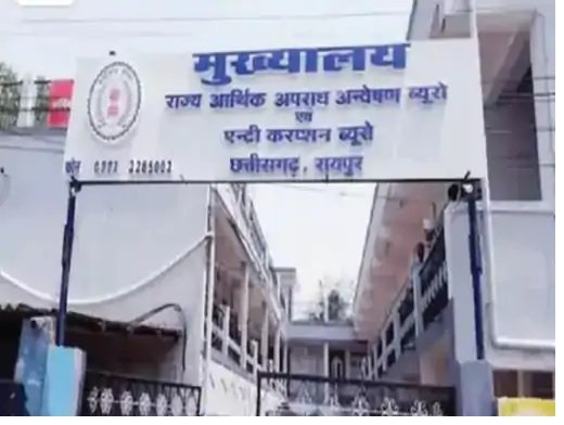 RAIPUR RTO : RTO दफ्तर में रिश्वतखोरी का खेल, 14 हजार लेते शोभा राम देवांगन रंगे हाथों गिरफ्तार