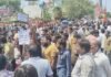 Indore Crime : इंदौर में युवक की चाकू मारकर हत्या के बाद हंगामा, परिजनों ने शव रखकर किया चक्काजाम, आरोपियों की गिरफ्तारी की मांग Indore Crime