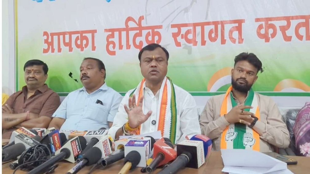 CG Politics: साड़ी खरीदी में भ्रष्टाचार का आरोप, दीपक बैज ने दागे सवाल, कही ये बड़ी बात