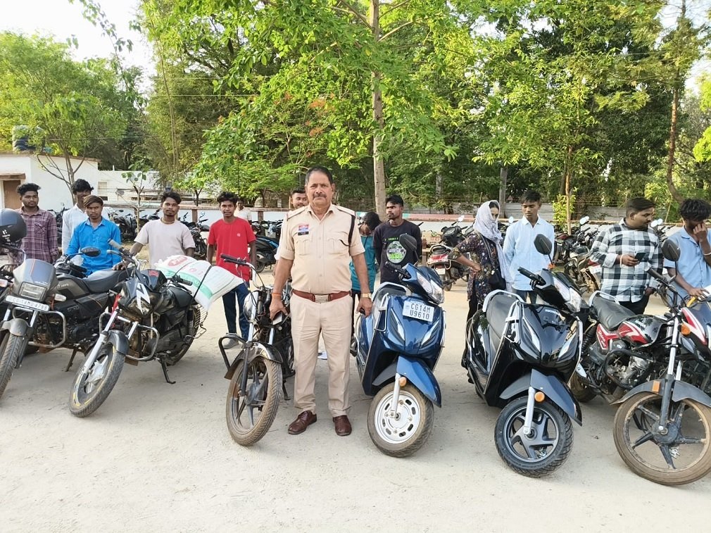 CG NEWS : जशपुर में ट्रैफिक नियमों पर सख्ती, बिना नंबर प्लेट और मॉडिफाइड वाहनों पर कार्रवाई