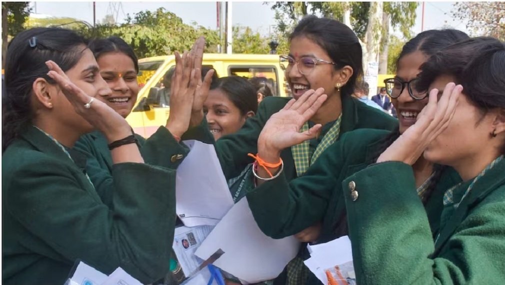 CBSE 10th Result 2026 : CBSE 10th Result 2026 जारी: छात्र अपना स्कोरकार्ड ऑनलाइन ऐसे देखें