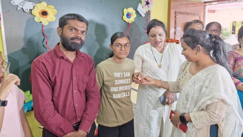 Himshikha Gupta topper