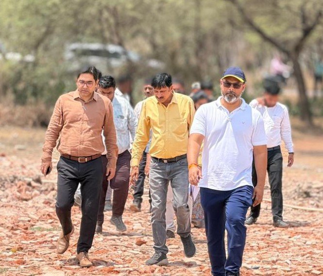 Mungeli News : मुंगेली में निर्माण कार्यों पर कलेक्टर सख्त, लापरवाही पर इंजीनियर-ठेकेदारों को नोटिस के निर्देश