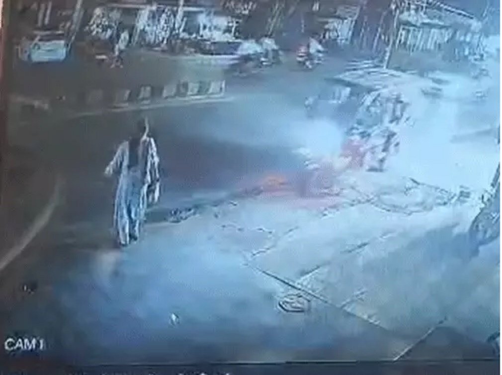 CG NEWS : रायपुर में बेलगाम ई-रिक्शा का तांडव, महिला को कुचलकर भागा चालक, 18 टांके लगे