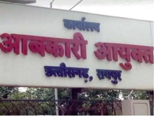 CG NEWS : प्लास्टिक बोतल शराब नीति पर उठे सवाल: सस्ती शराब गायब, जिम्मेदार कौन