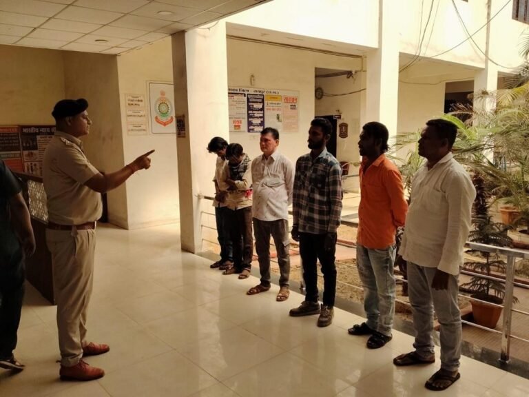 Raipur Crime : खाकी का खौफ: 85 से अधिक बदमाशों की थानों में परेड, ड्रोन की नजरों से नहीं बच पाएंगे अपराधी