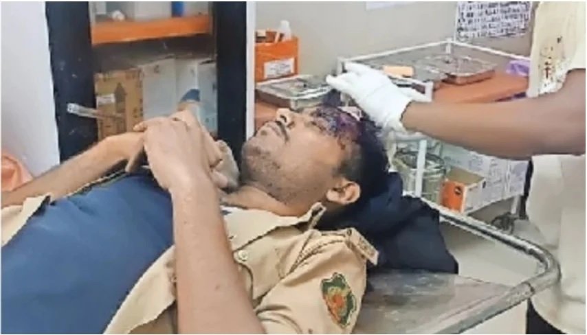 CG NEWS :पुलिस टीम पर जानलेवा हमला, थानेदार समेत कई घायल, फरार आरोपियों को पकड़ने गई पुलिस टीम पर बरसाये ईंट-पत्थर