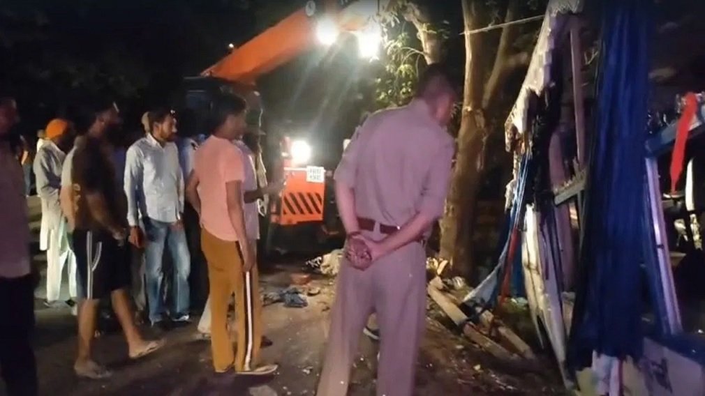 BIG ACCIDENT : फतेहगढ़ साहिब बस हादसा: श्रद्धालुओं से भरी बस पलटी, 6 की मौत, 25 घायल