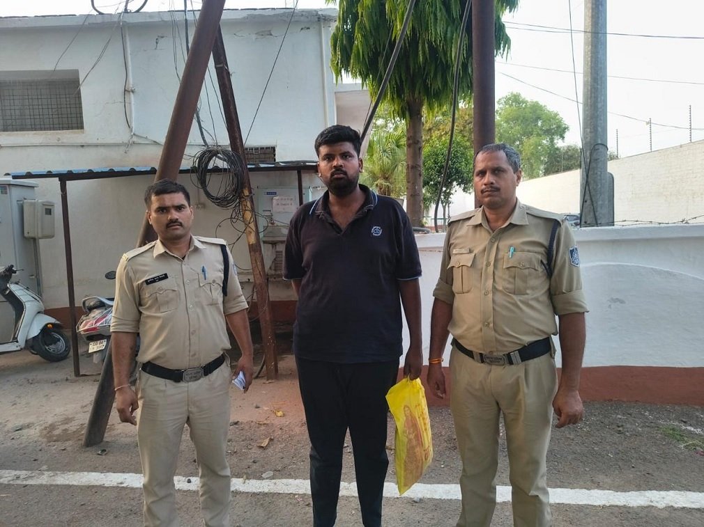 Reva Crime : रीवा में किडनी ट्रांसप्लांट के नाम पर 56 लाख की ठगी, हरदा से आरोपी गिरफ्तार