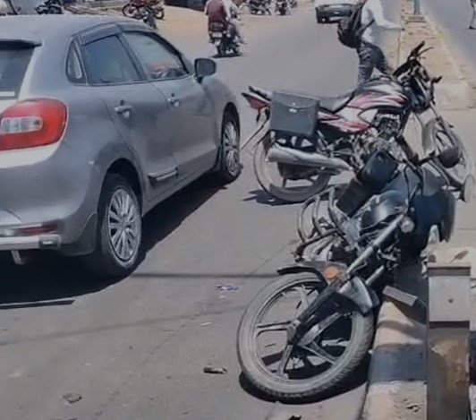 Singrauli Accident : नवानगर में तेज रफ्तार का कहर: बाइक हादसे में तीन युवक गंभीर