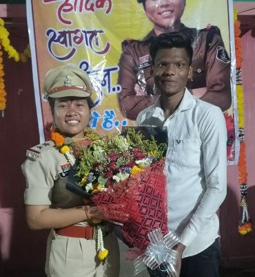 CG NEWS : घरघोड़ा की बेटी दिव्या पैंकरा बनीं एसआई, प्रथम आगमन पर नगर में जोरदार स्वागत