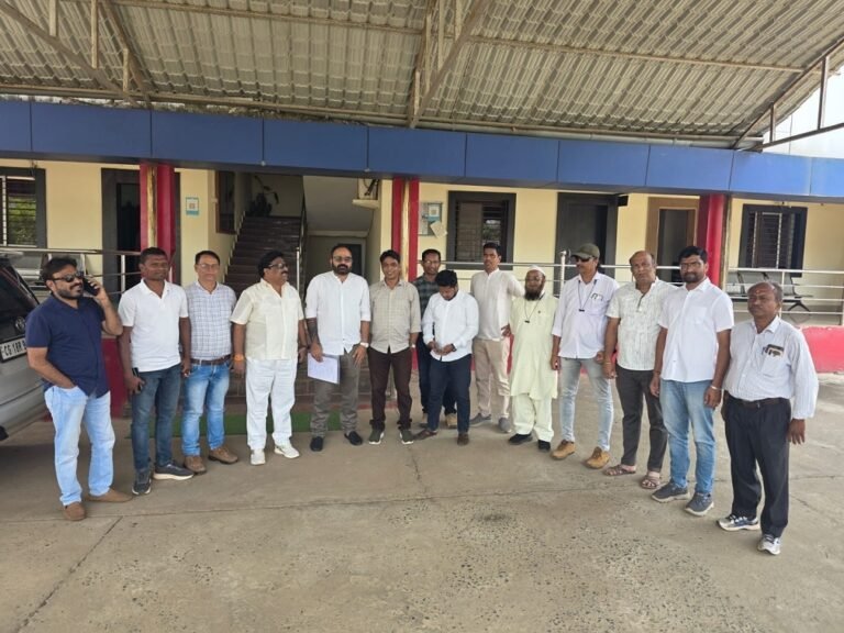 CG NEWS : नक्सलवाद खत्म तो क्या पुलिसिया आतंक शुरू? पत्रकार और पुत्र पर ही दर्ज कर दी झूठी एफआईआर, दंतेवाड़ा में कानून के रखवालों पर सवाल—पत्रकारों का फूटा गुस्सा