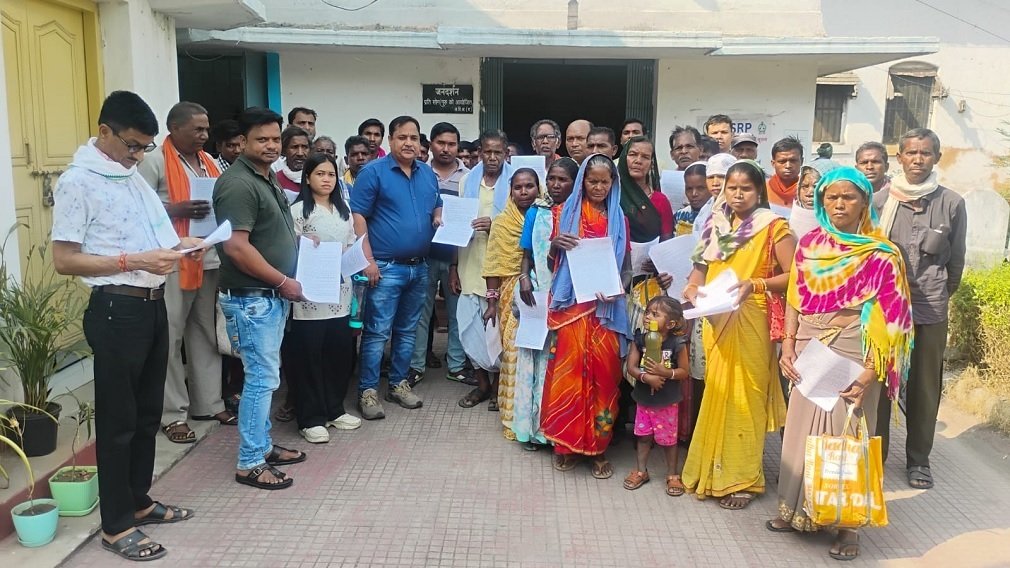 CG NEWS : एस.ई.सी.एल भू-अर्जन ग्राम कुर्मीभौना, पोरडी और पोरडा के निवासियों ने सौंपा ज्ञापन