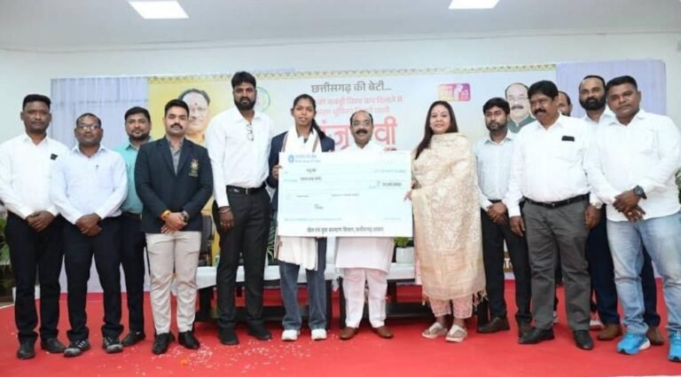 CG NEWS: छत्तीसगढ़ की बेटी संजू देवी को 50 लाख का सम्मान, खेल मंत्री ने सौंपा प्रोत्साहन राशि का चेक