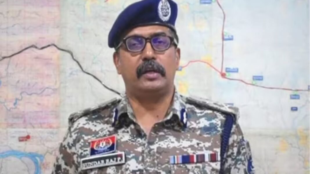 CG NEWS: बस्तर में नक्सल संगठन को बड़ा झटका, खूंखार बटालियन कमांडर समेत कई नक्सलियों का सरेंडर