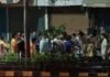 Indore Stone Pelting News : इंदौर में मामूली बात पर महासंग्राम: लोडिंग रिक्शा खड़ा करने पर भिड़े दो पक्ष, जमकर चले पत्थर; 5 से अधिक घायल