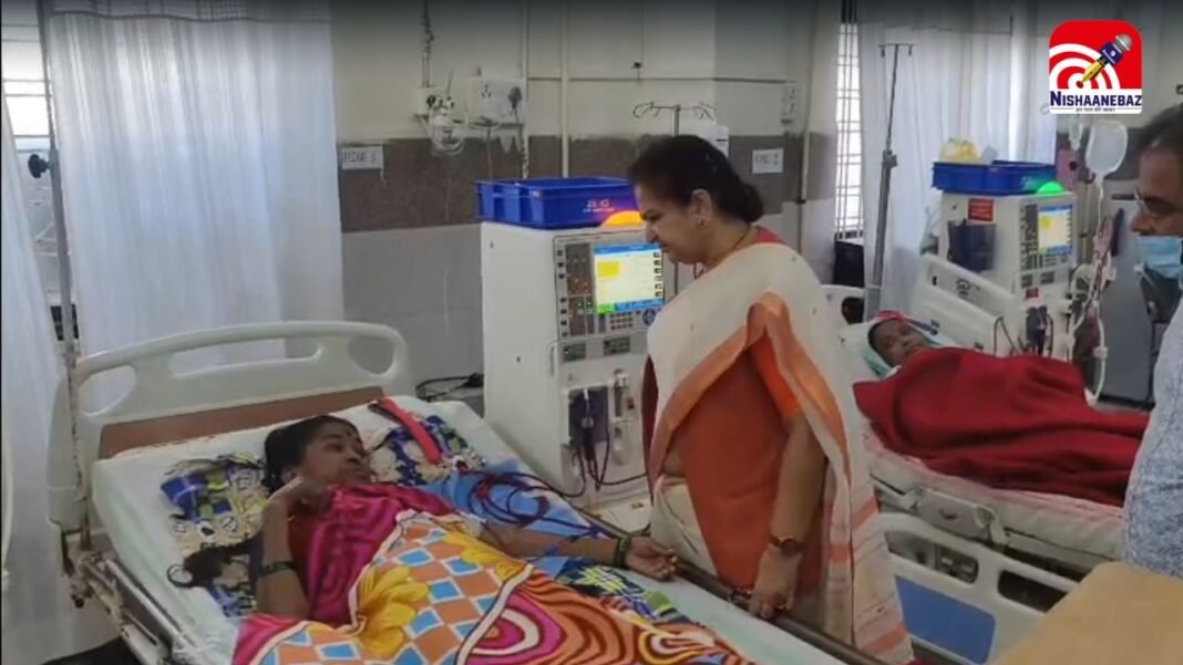 M.P News : बुरहानपुर जिला अस्पताल में विधायक अर्चना चिटनिस का औचक निरीक्षण