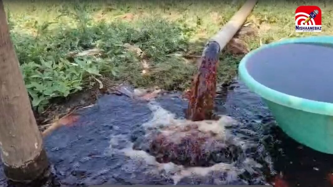 M.P News : बड़वानी में बोरिंग से लाल-काला पानी, ग्रामीणों में दहशत, प्रशासन पर उठे सवाल
