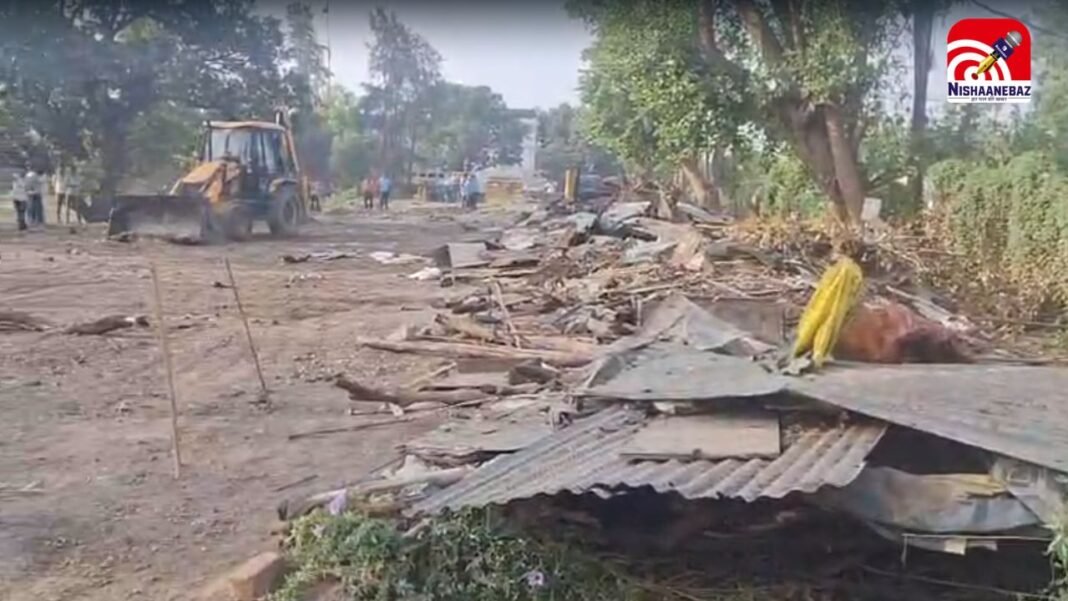 भोपाल में बड़े तालाब की जमीन पर कब्जा करने वालों पर गिरी गाज, चला बुलडोजर