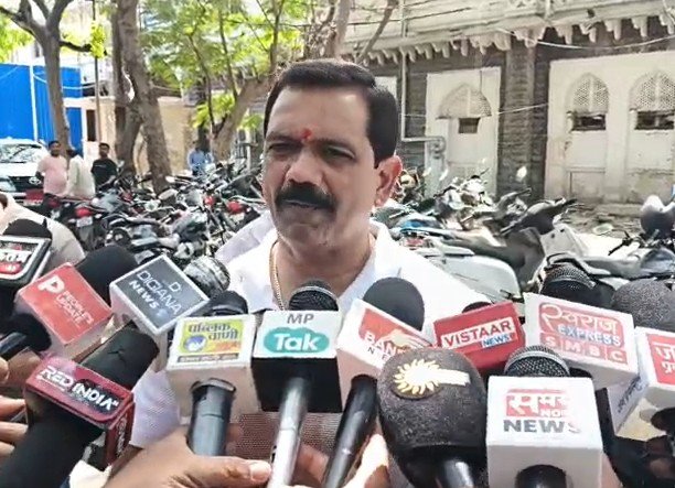 MP News: Indore: इंदौर में हाई-प्रोफाइल साइबर ठगी, कांग्रेस अध्यक्ष का अकाउंट हैक कर ठग सक्रिय