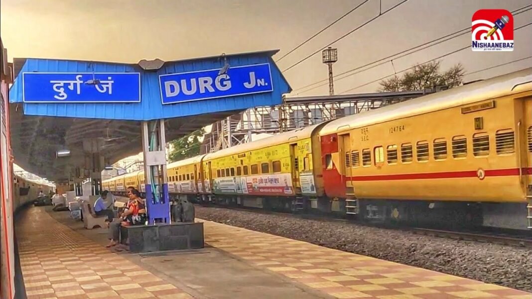 रायपुर रेल मंडल का बड़ा एक्शन! हावड़ा-मुंबई मेल में काकरोच मिलने पर हड़कंप, दुर्ग स्टेशन पर छापा