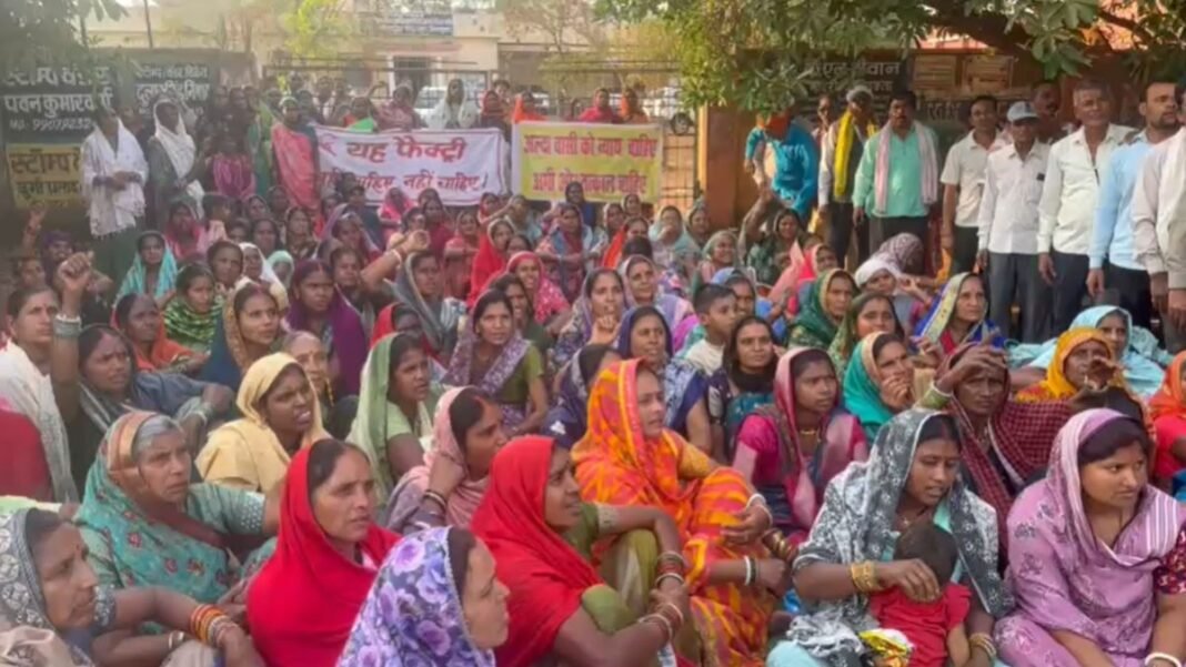CG News: Raipur: बालाजी आयरन इस्पात कंपनी पर फर्जी NOC के आरोप, ग्रामीणों का प्रदर्शन तेज — राजस्व मंत्री ने दिए जांच के निर्देश