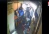 इंदौर: चमेलीदेवी कॉलेज के बाहर छात्रों में मारपीट, घटना CCTV में कैद