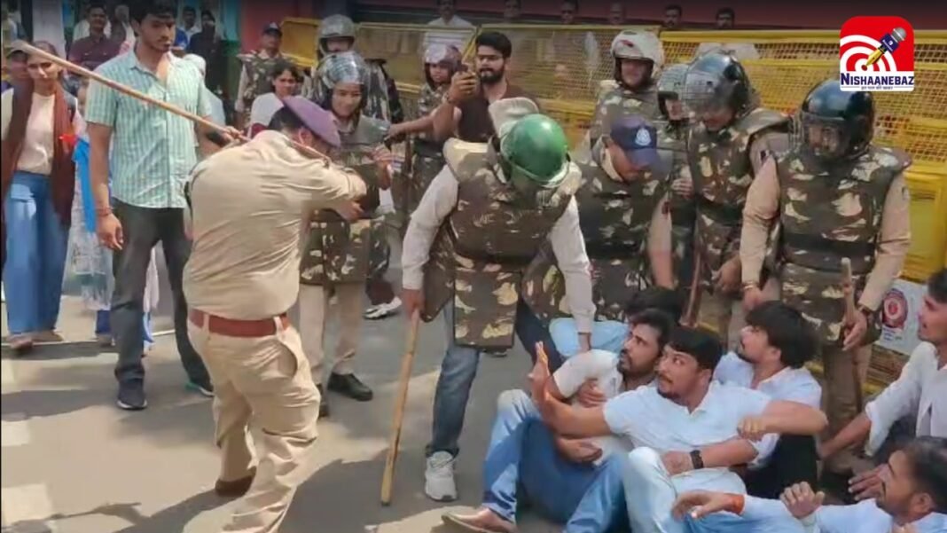 इंदौर में NSUI का उग्र प्रदर्शन, पुलिस से झड़प, कई कार्यकर्ता गिरफ्तार