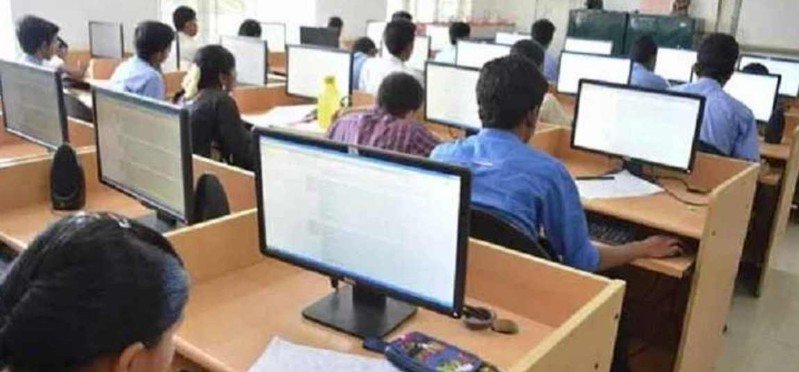 BIG NEWS: JEE एग्जाम में हाईटेक नकल, चप्पल से निकला मोबाइल