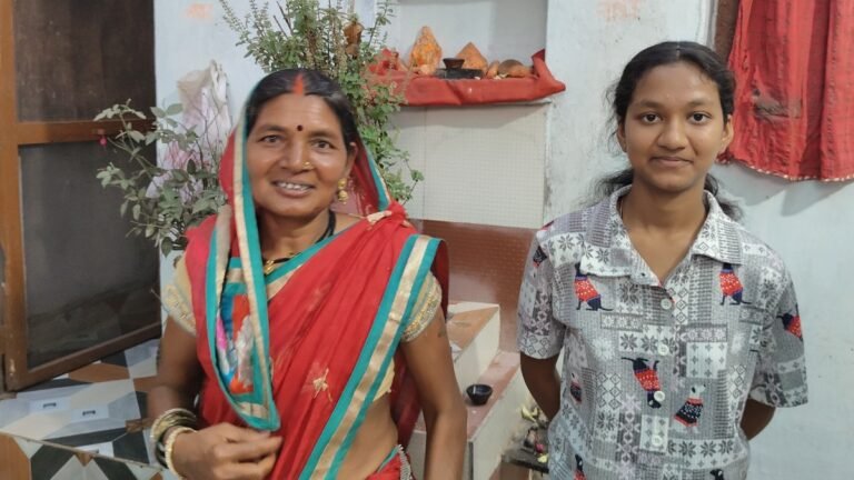 cg news: संघर्ष की मिसाल-ईंट भट्ठे में काम करने वाली मां की बेटी कल्पना यादव बनीं टॉपर, IAS बनने का सपना