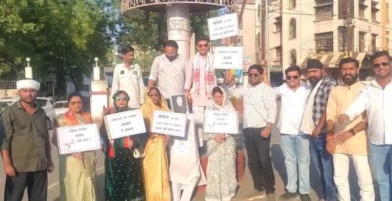 MP News: महिला अधिकारों को लेकर भाजपा का प्रदर्शन, कांग्रेस के खिलाफ बड़वानी में पुतला दहन
