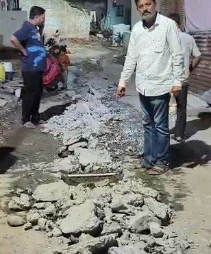 MP News:बड़वानी में सिवरेज लाइन टूटने से नल जल योजना में घुसा गंदा पानी, स्नेह नगर के घरों में पहुंचा बदबूदार पानी रहवासियों में आक्रोश